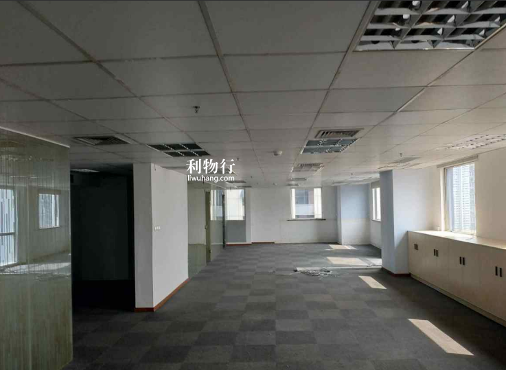 东海广场写字楼467m2办公室5.30元/m2/天 中等装修