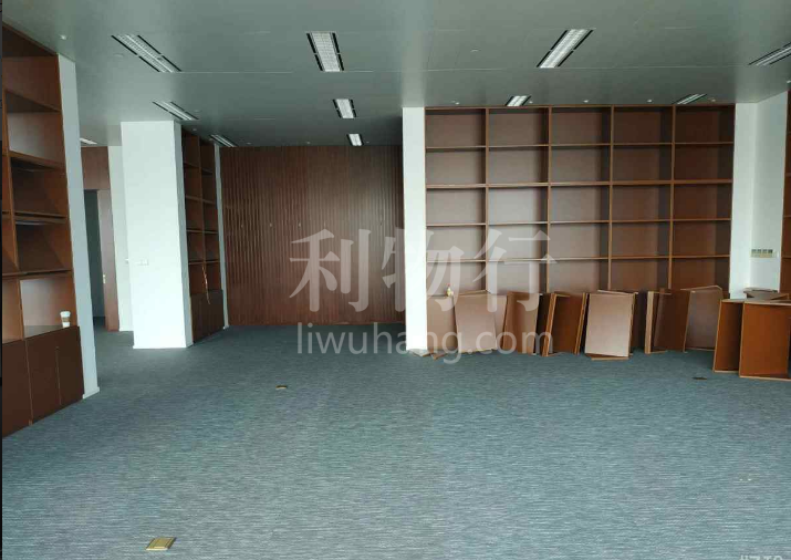 金外滩国际广场写字楼251m2办公室7.60元/m2/天 中等装修