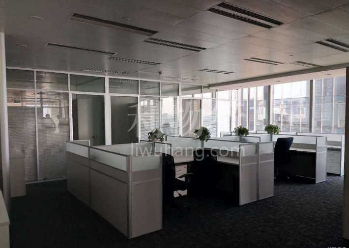 国际贸易中心写字楼339m2办公室7..00元/m2/天 中等装修