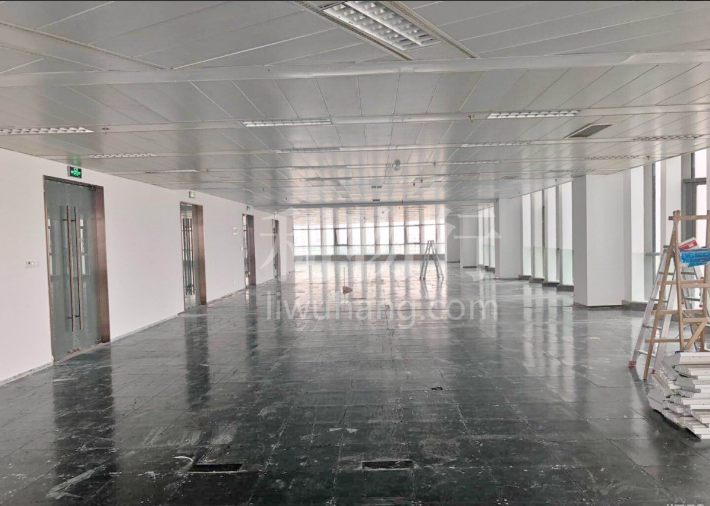 嘉里中心二座写字楼150m2办公室8.50元/m2/天 中等装修