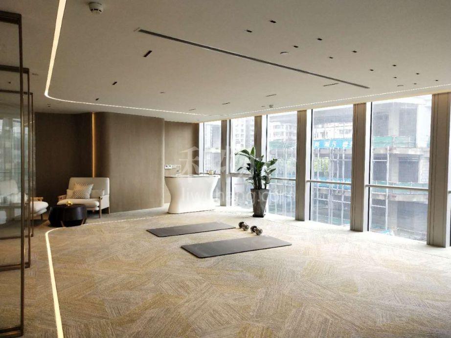 上海长宁国际发展广场写字楼570m2办公室6.80元/m2/天 精装修带家具