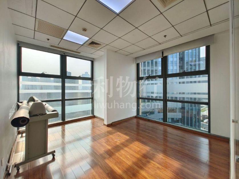 虹桥商务大厦写字楼230m2办公室5.00元/m2/天 中等装修