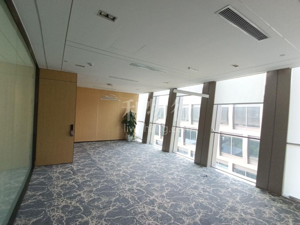 文广大厦写字楼500m2办公室5.90元/m2/天 中等装修