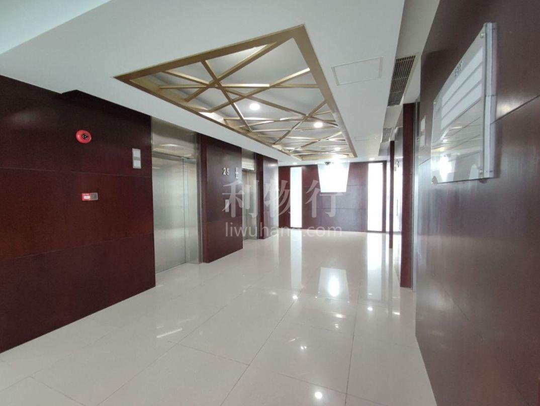 金虹桥国际中心写字楼800m2办公室7.50元/m2/天 中等装修