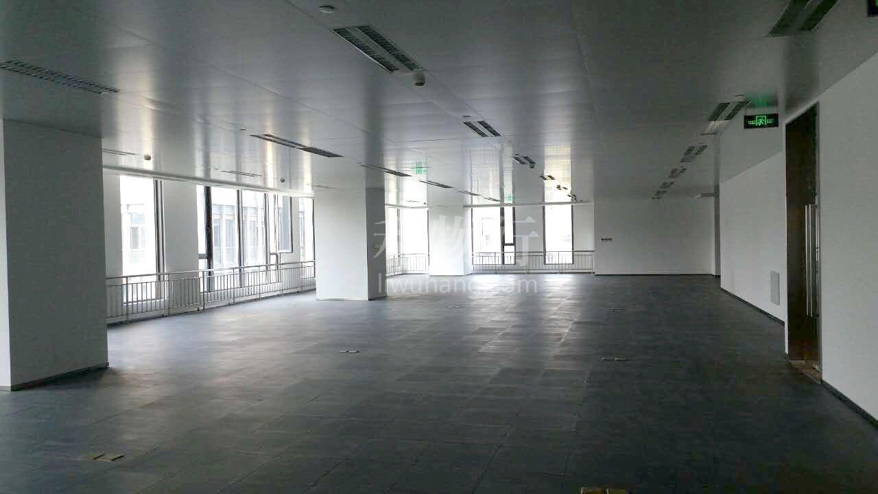 绿地中央广场写字楼500m2办公室4.00元/m2/天 中等装修