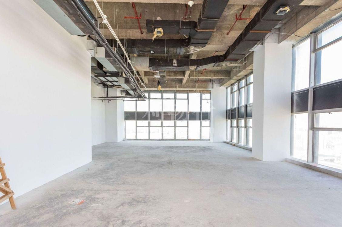 珠江创意中心写字楼270m2办公室3.60元/m2/天 中等装修
