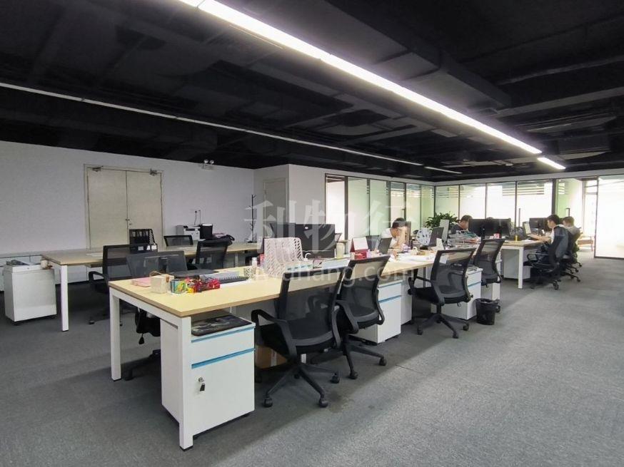 珠江创意中心办公室 · 420㎡ 户型方正 空调24小时 大挑高 有图房源