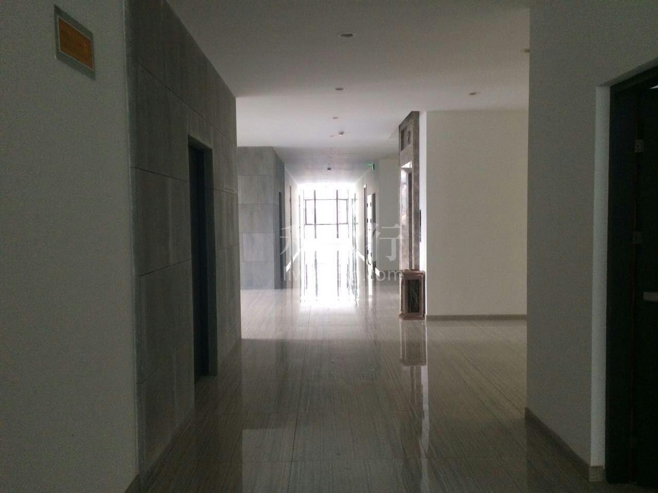 上海华侨大厦写字楼150m2办公室5.00元/m2/天 中等装修