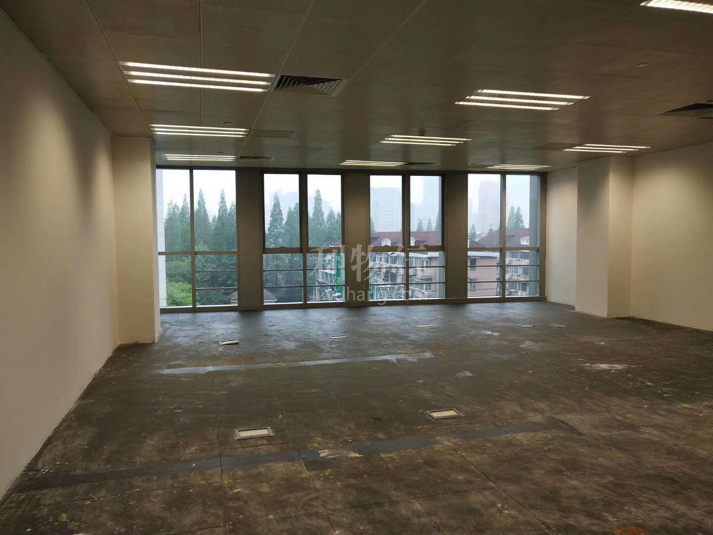 新源广场写字楼130m2办公室6.00元/m2/天 中等装修