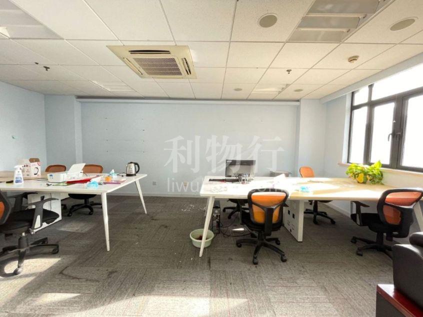 荣科大厦写字楼110m2办公室3.30元/m2/天 中等装修