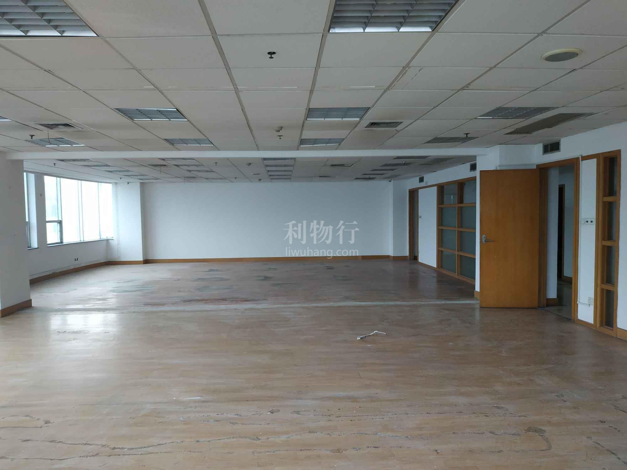 新上海城市广场 写字楼700m2办公室3.50元/m2/天 中等装修