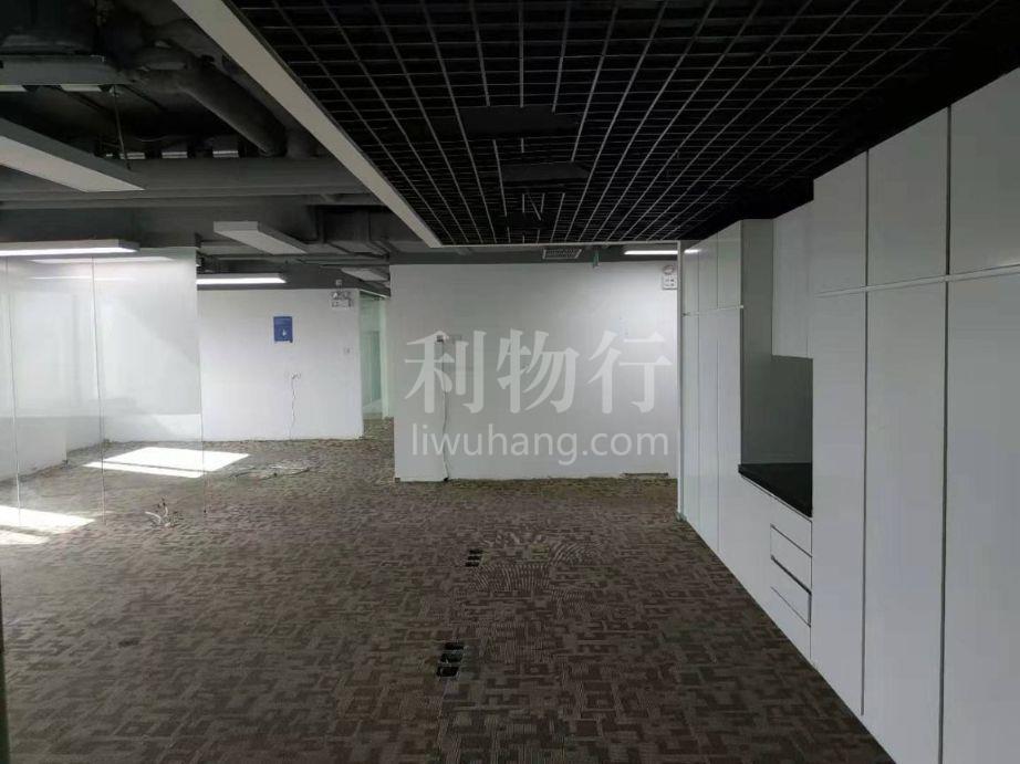 香港广场写字楼131m2办公室7.00元/m2/天 中等装修