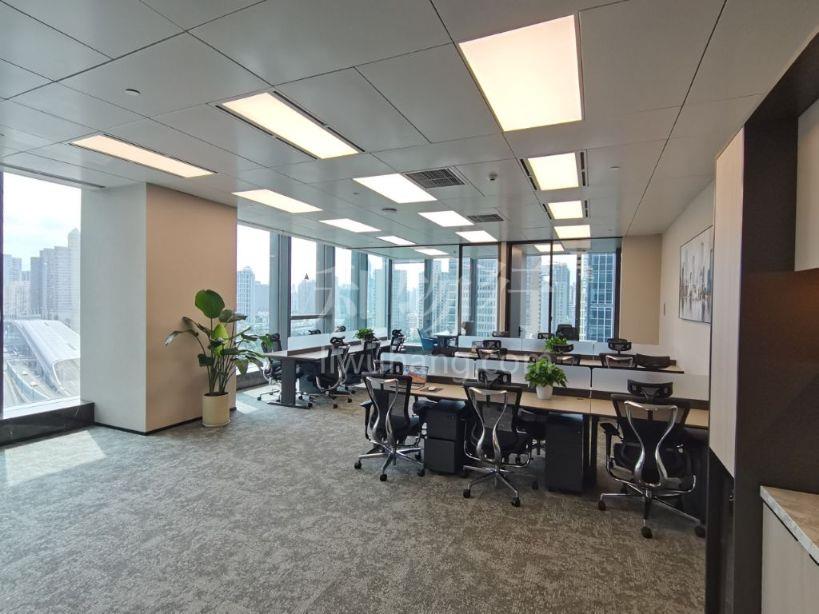 来福士广场写字楼290m2办公室7.80元/m2/天 中等装修