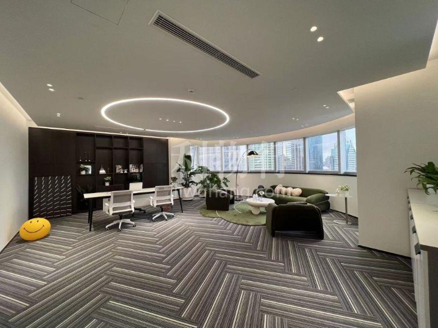 香港新世界大厦写字楼550m2办公室7.500元/m2/天 精装修