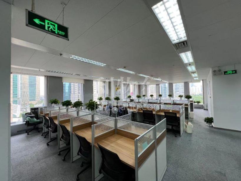 上海银行大厦写字楼320m2办公室7.00元/m2/天 精装带家具