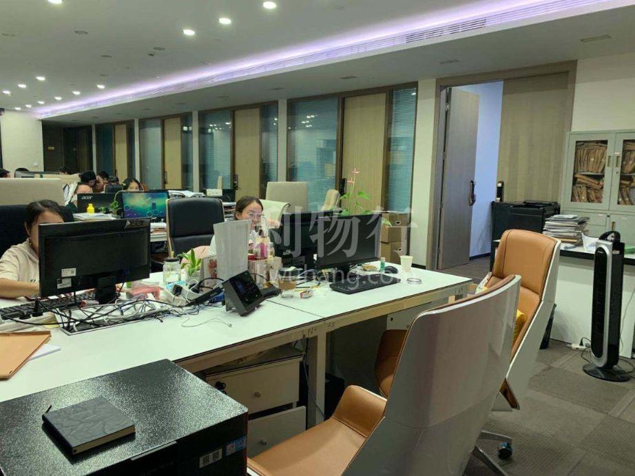上海绿地中心写字楼588m2办公室5.00元/m2/天 精装修