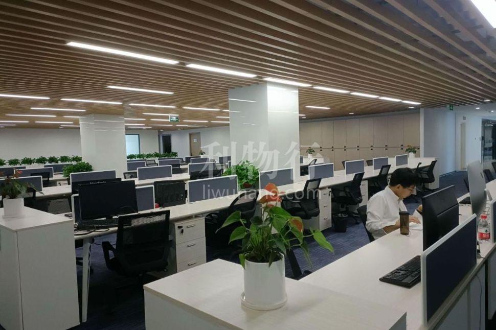 H88越虹广场写字楼680m2办公室4.80元/m2/天 中等装修