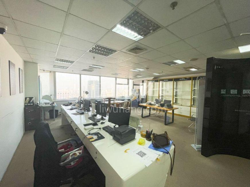 上海实业大厦写字楼107m2办公室4.00元/m2/天 简单装修 