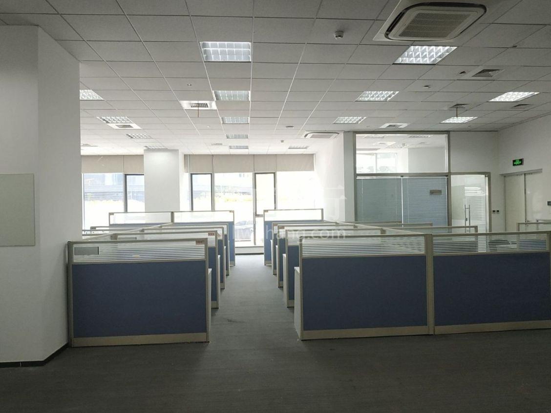 上海数字产业园写字楼365m2办公室4.80元/m2/天 简单装修