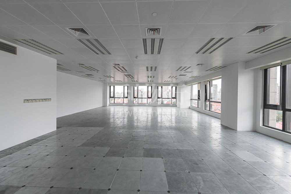 金桥万创中心写字楼115m2办公室3.50元/m2/天 中等装修