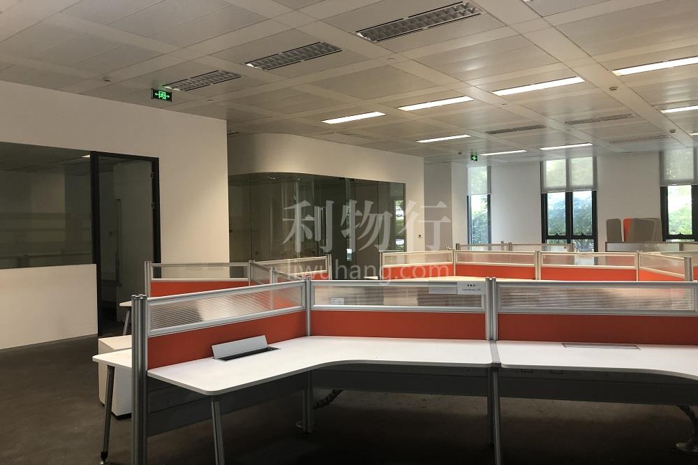 东方万国企业中心写字楼680m2办公室4.50元/m2/天 中等装修