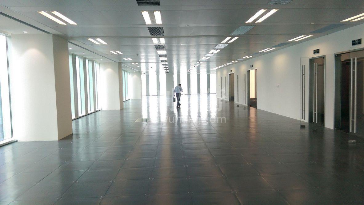 前滩世贸中心写字楼2400m2办公室6.00元/m2/天 简单装修